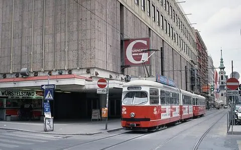 Tram on Mariahilfer Straße in 1993